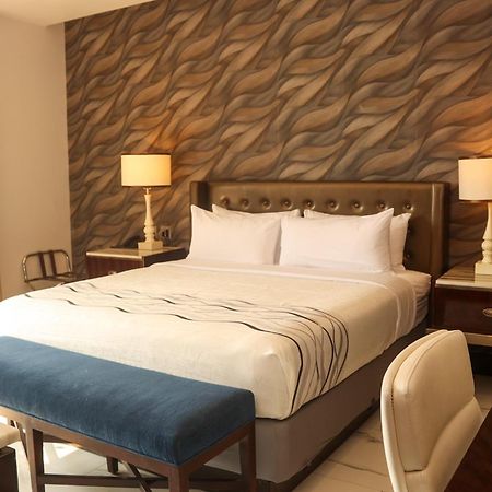 Hotel Grand One Plaza Тихуана Екстериор снимка