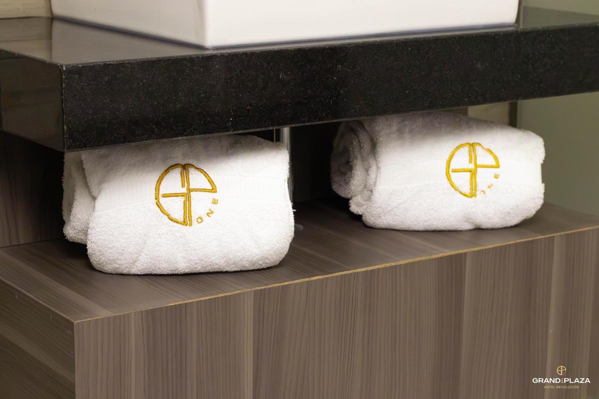 Hotel Grand One Plaza Тихуана Екстериор снимка