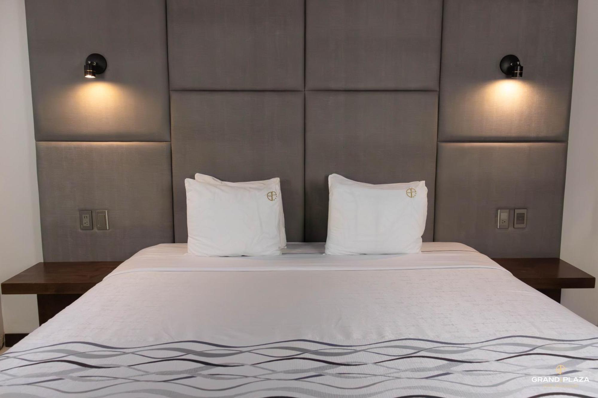 Hotel Grand One Plaza Тихуана Екстериор снимка
