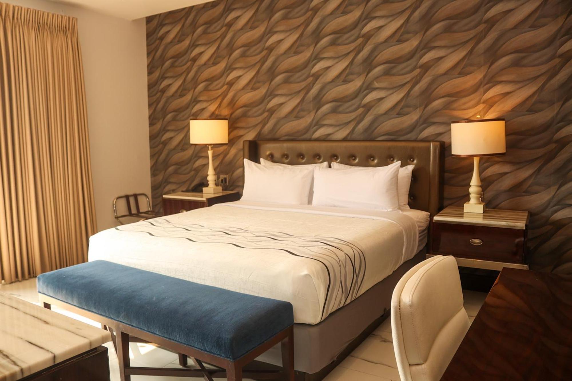 Hotel Grand One Plaza Тихуана Екстериор снимка
