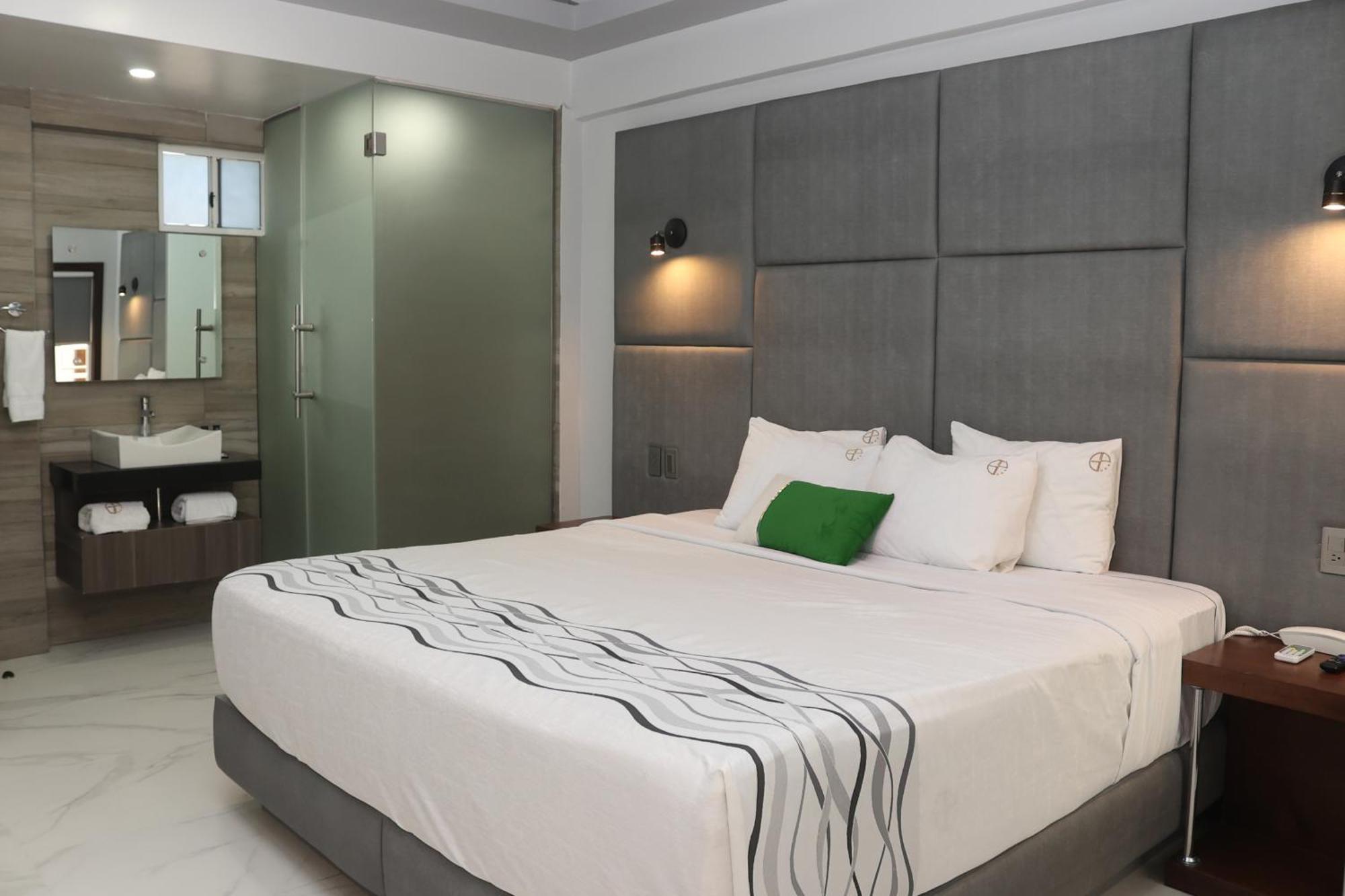 Hotel Grand One Plaza Тихуана Екстериор снимка