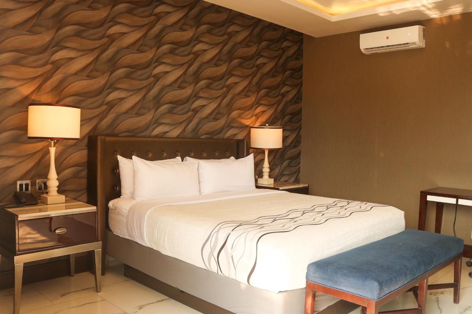 Hotel Grand One Plaza Тихуана Екстериор снимка